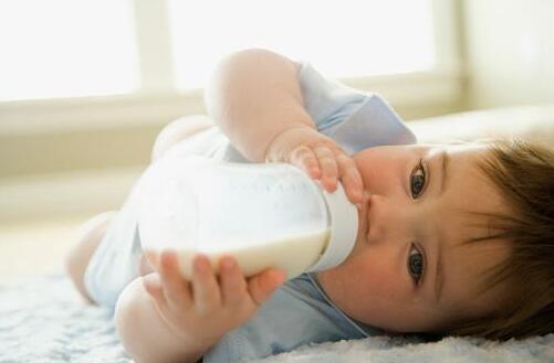 母乳初期為什么是黃色?